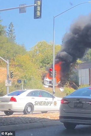 特斯拉撞車起火致三死，美國(guó)悲劇的背后，特斯拉車禍致三死，美國(guó)悲劇的背后真相揭秘