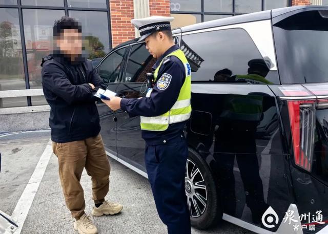 女子舉報丈夫開車看美女，交警回應(yīng)熱，女子舉報丈夫開車看美女，交警回應(yīng)引發(fā)關(guān)注