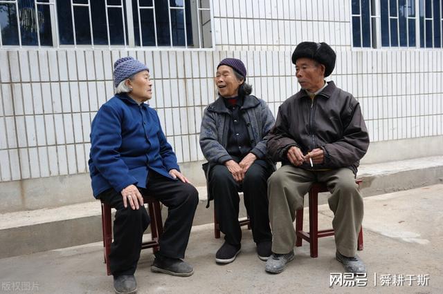 72歲老人三年創(chuàng)作百部短劇，激情與堅持的非凡故事，72歲老人三年創(chuàng)作百部短劇，激情與堅持的非凡人生